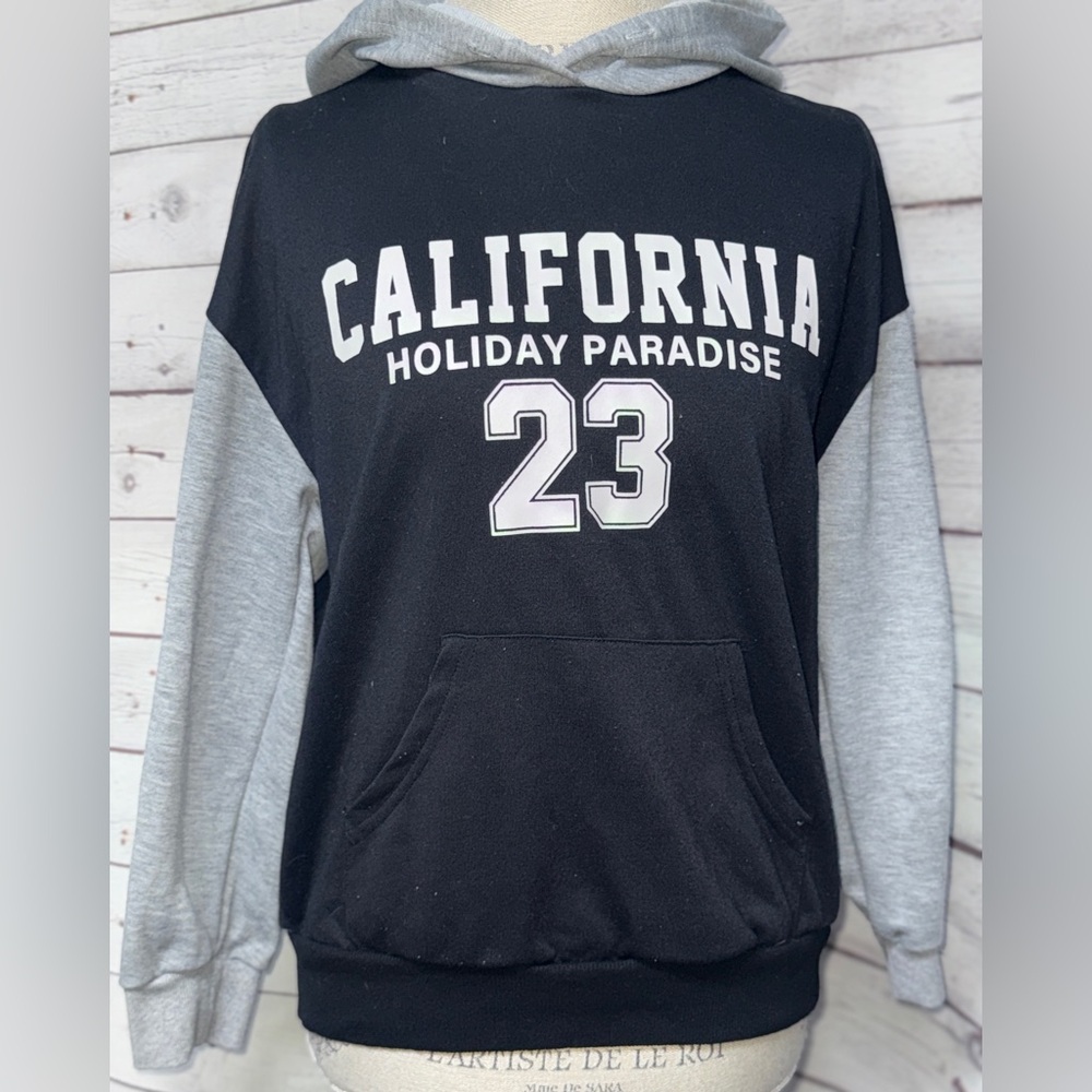 Shein California Holiday Paradise 23 Graphic Pullover Hoodie XS Black Gray - Picture 1 of 2